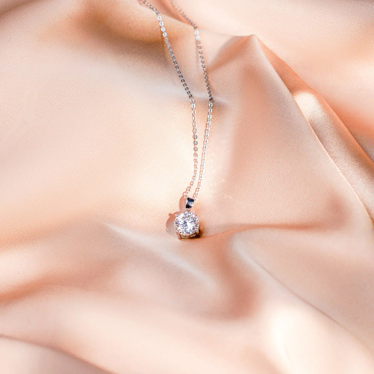 Aurora - Solitaire Round Cut Necklace